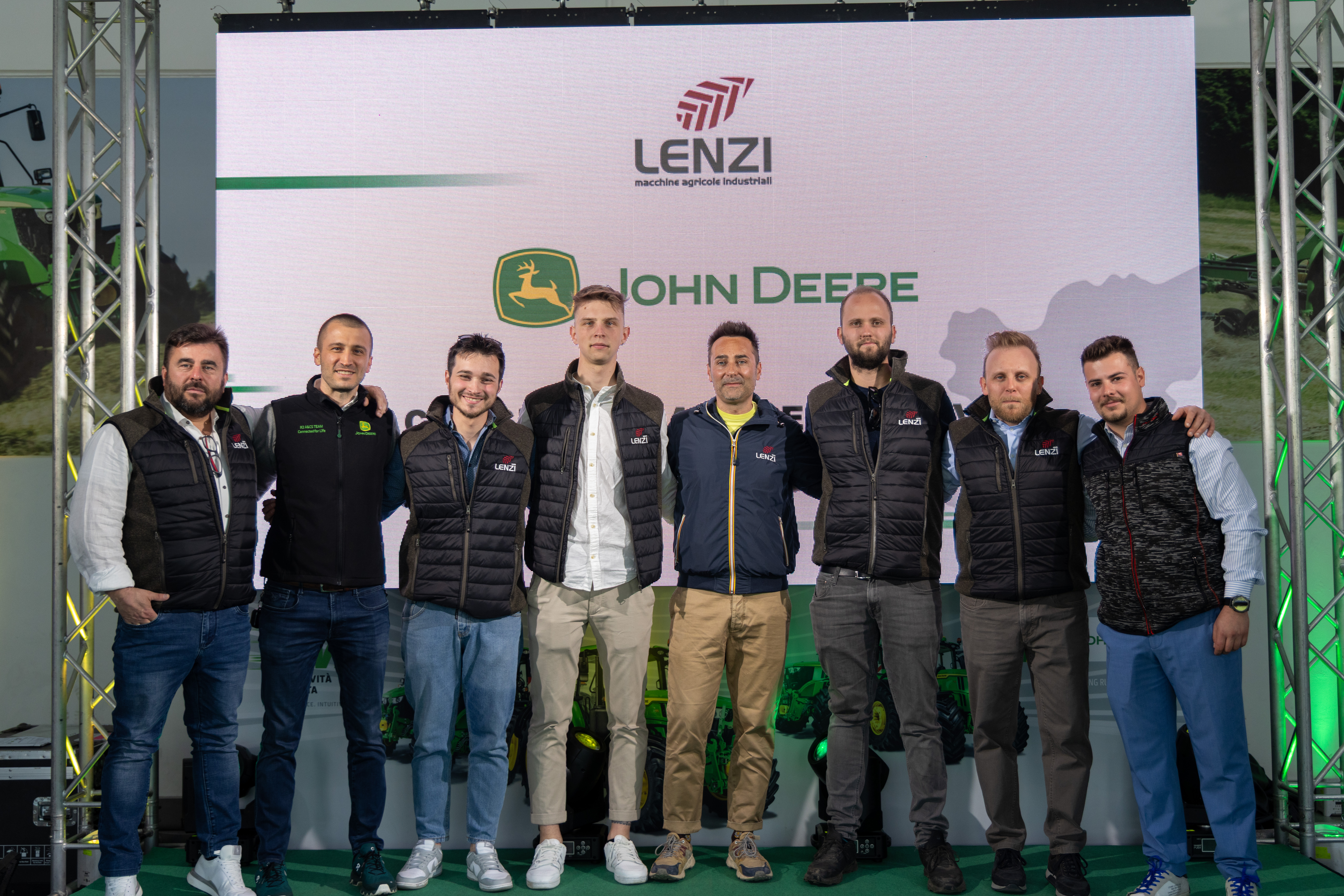 team-lenzi-evento-presentazione-john-deere-nuova-serie-6m