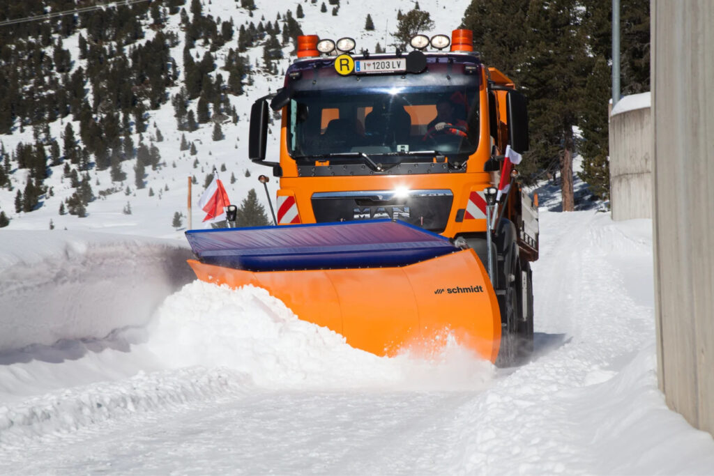 noleggio_mezzi_invernali_lame_neve_spargisale_lenzi_trattori