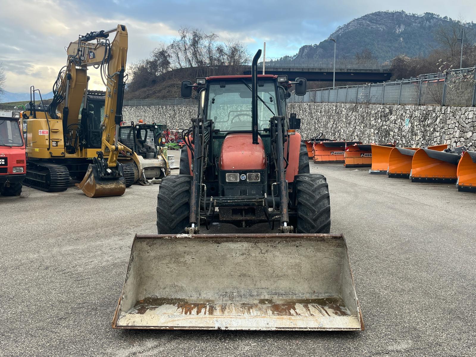 NEW HOLLAND L85 (11)