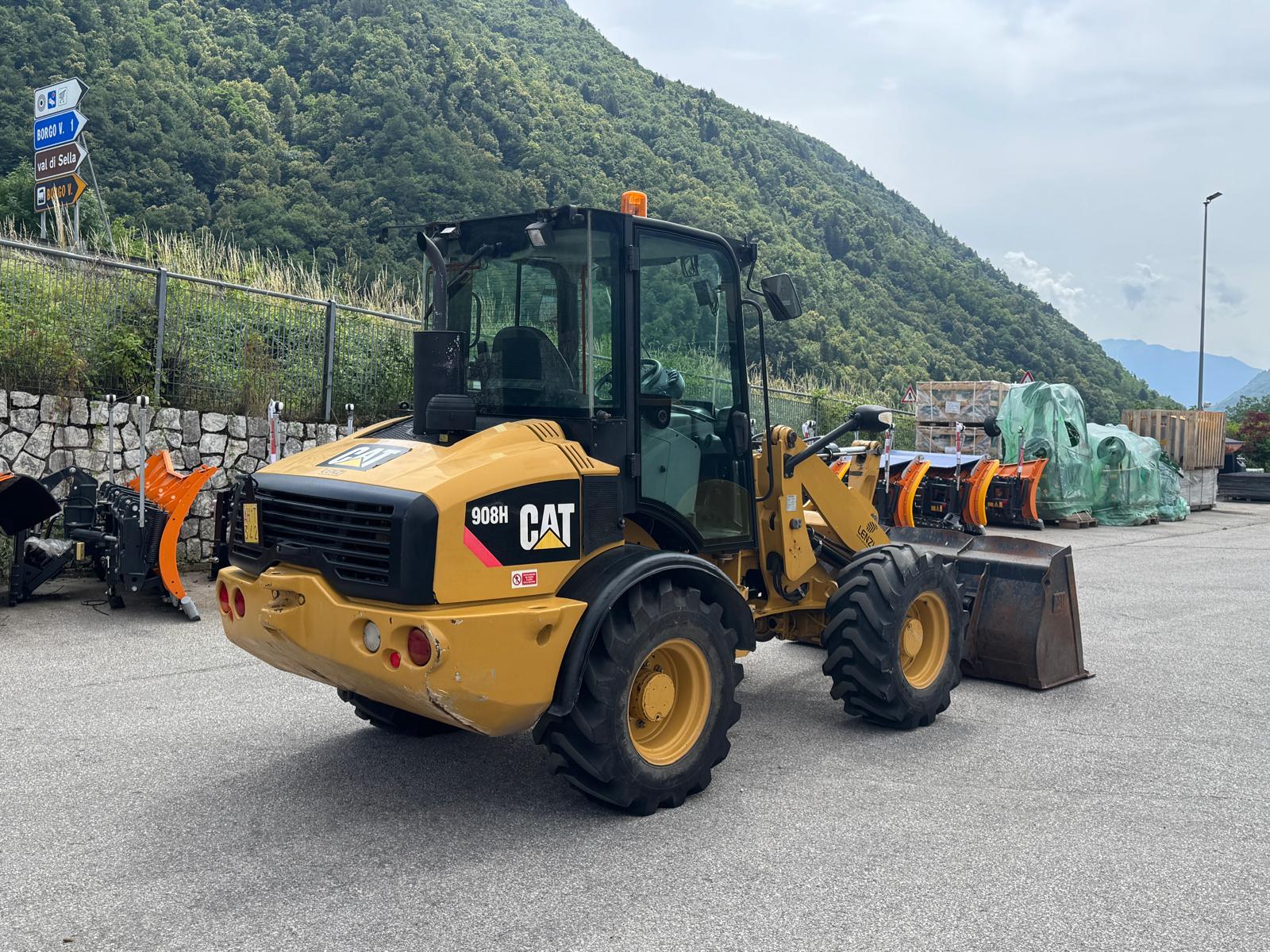 CAT 908 H (5)