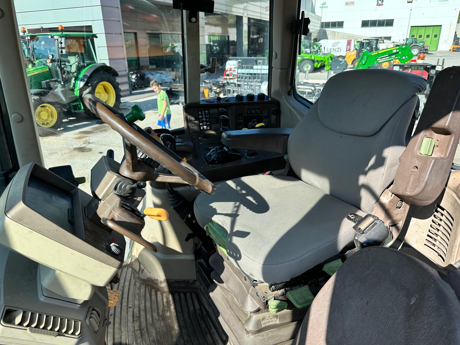 JOHN DEERE 6520 WHIT PALA (10)