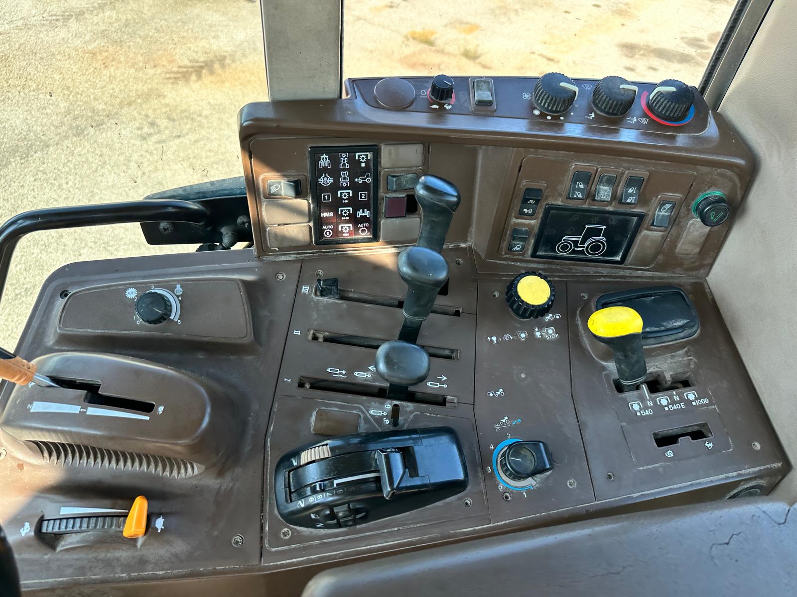 JOHN DEERE 6520 WHIT PALA (2)