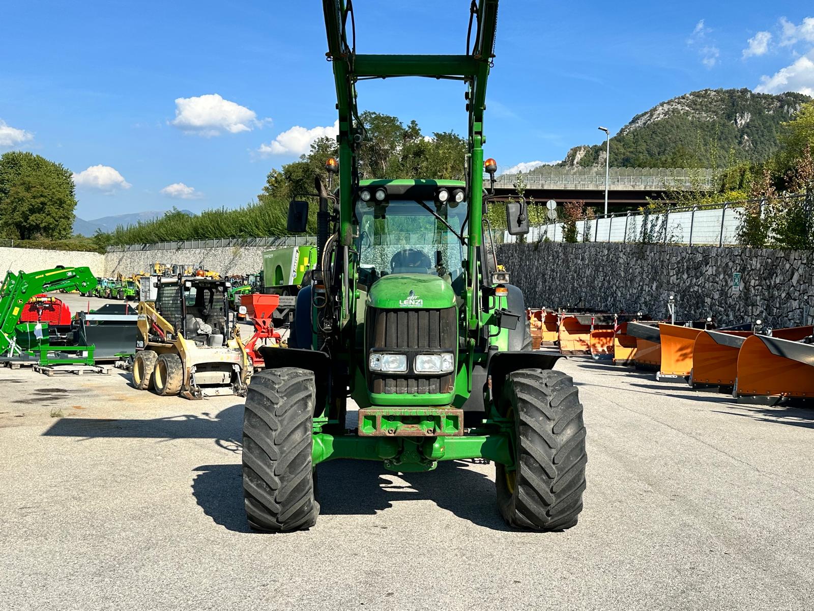 JOHN DEERE 6520 WHIT PALA (4)