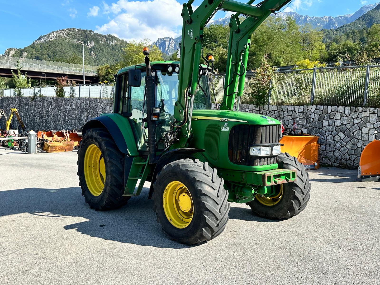 JOHN DEERE 6520 WHIT PALA (5)