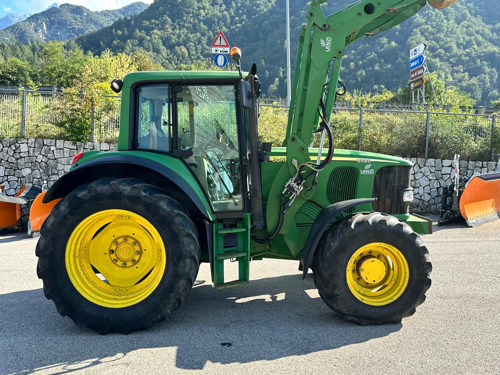 JOHN DEERE 6520 WHIT PALA (6)