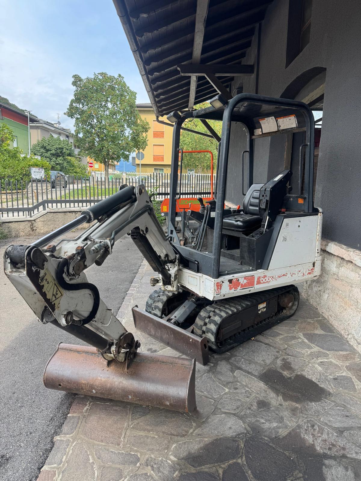 MINIESCAVATORE BOBCAT X320 (2)