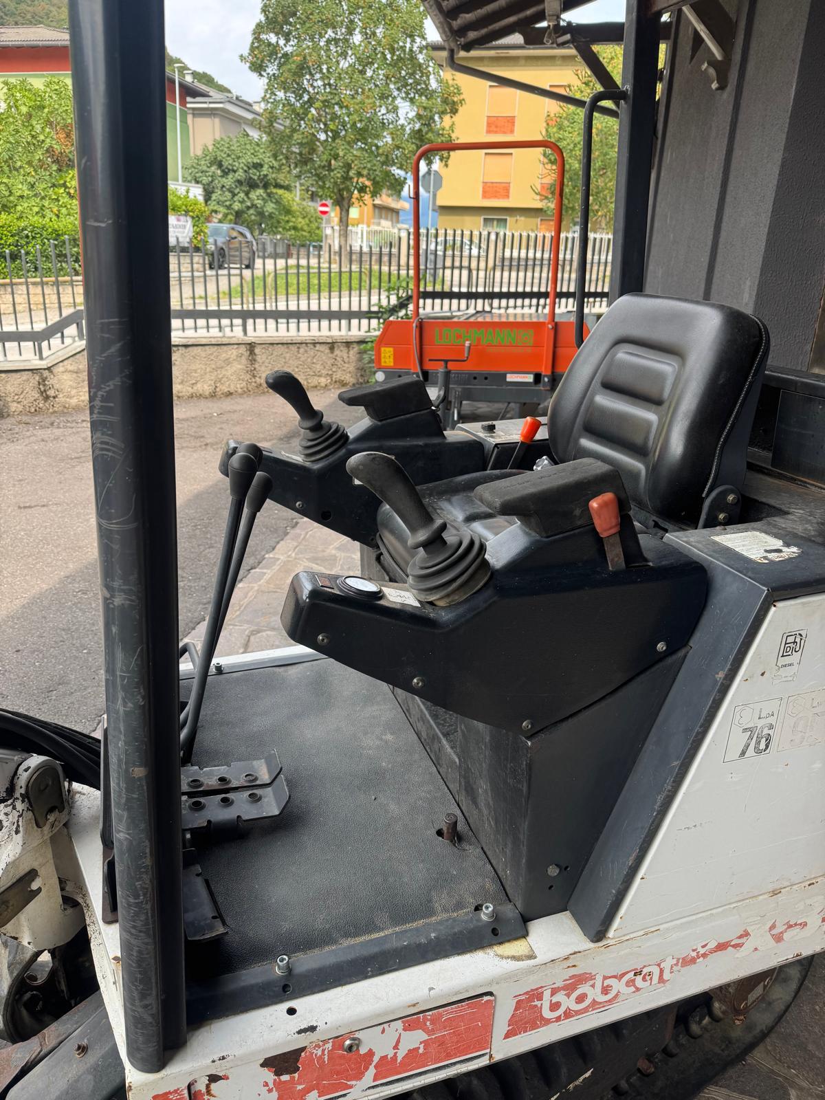 MINIESCAVATORE BOBCAT X320 (3)