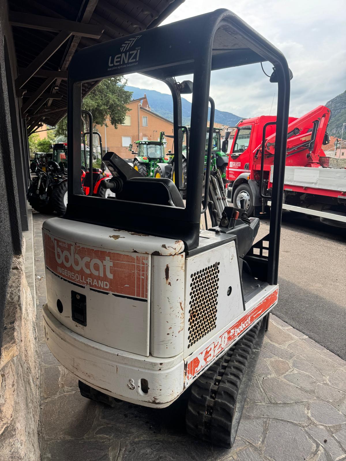 MINIESCAVATORE BOBCAT X320 (4)