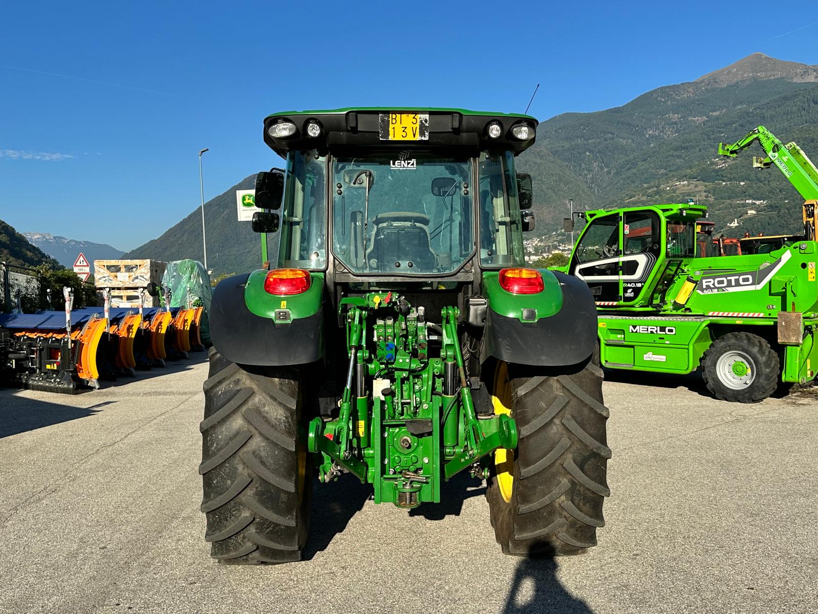 JOHN DEERE 5100R (10)