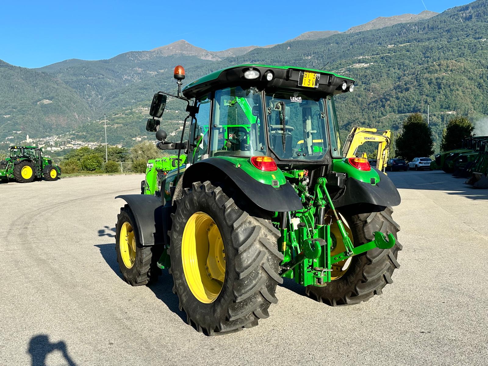 JOHN DEERE 5100R (11)