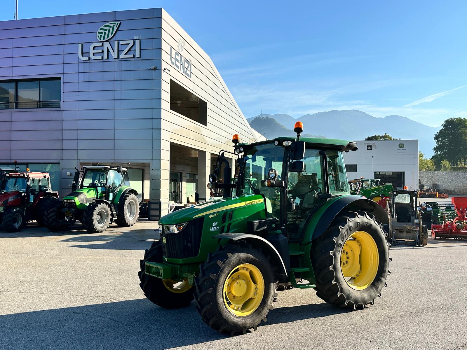 JOHN DEERE 5100R (7)