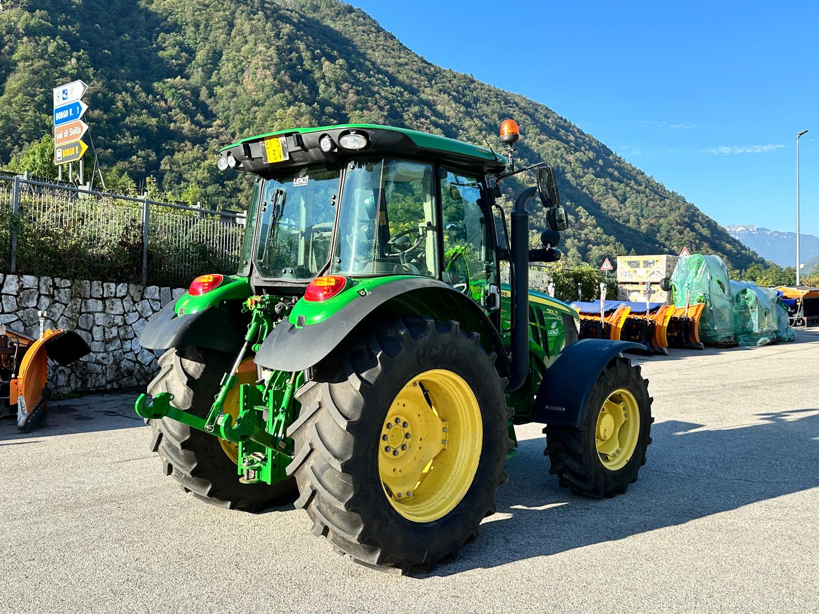 JOHN DEERE 5100R (9)